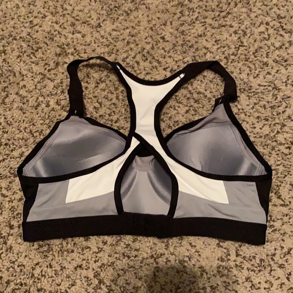 Victoria’s Secret Incredible Sports Bra - Picture 2 of 3